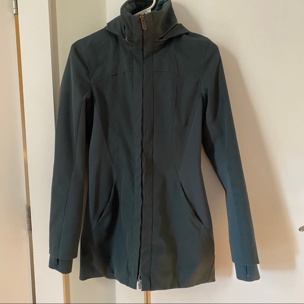 Lululemon Rain Jacket - Size 4